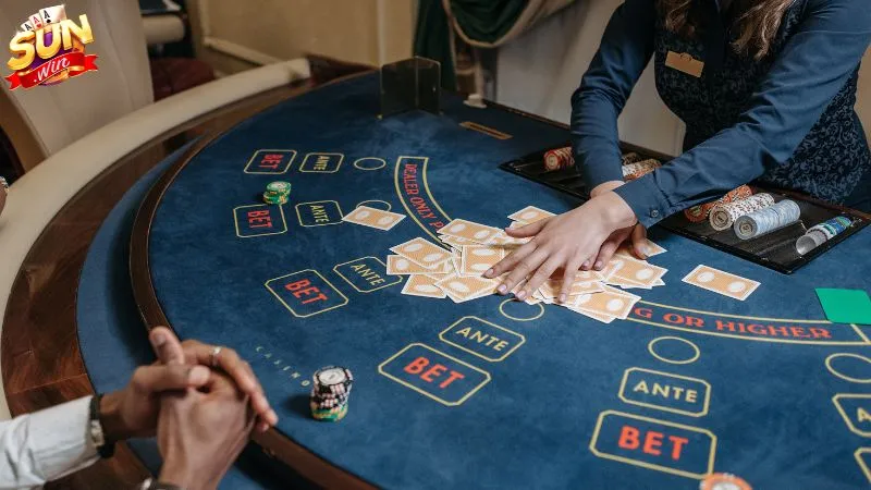 Baccarat là một trong những tựa game quen thuộc tại các sòng bài